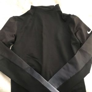 Nike HyperWarm Long Sleeve Pullover